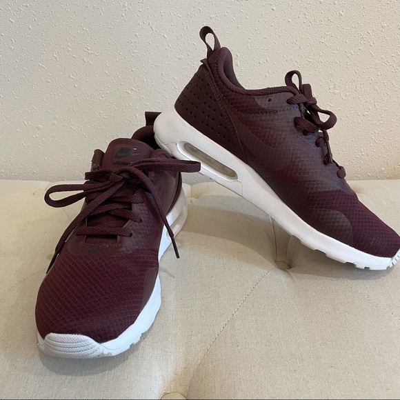 Nike Womens Air Max Tavas Burgundy - Picture 1 of 8